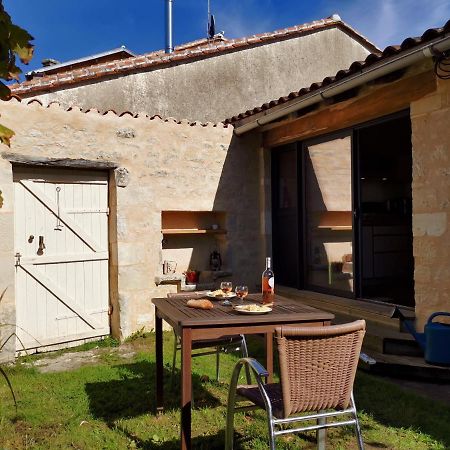 La Maison De Thomas Saint-Amant-de-Boixe Εξωτερικό φωτογραφία