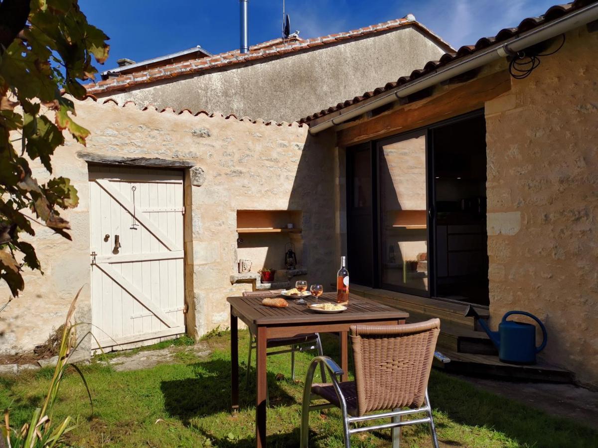 La Maison De Thomas Saint-Amant-de-Boixe Εξωτερικό φωτογραφία