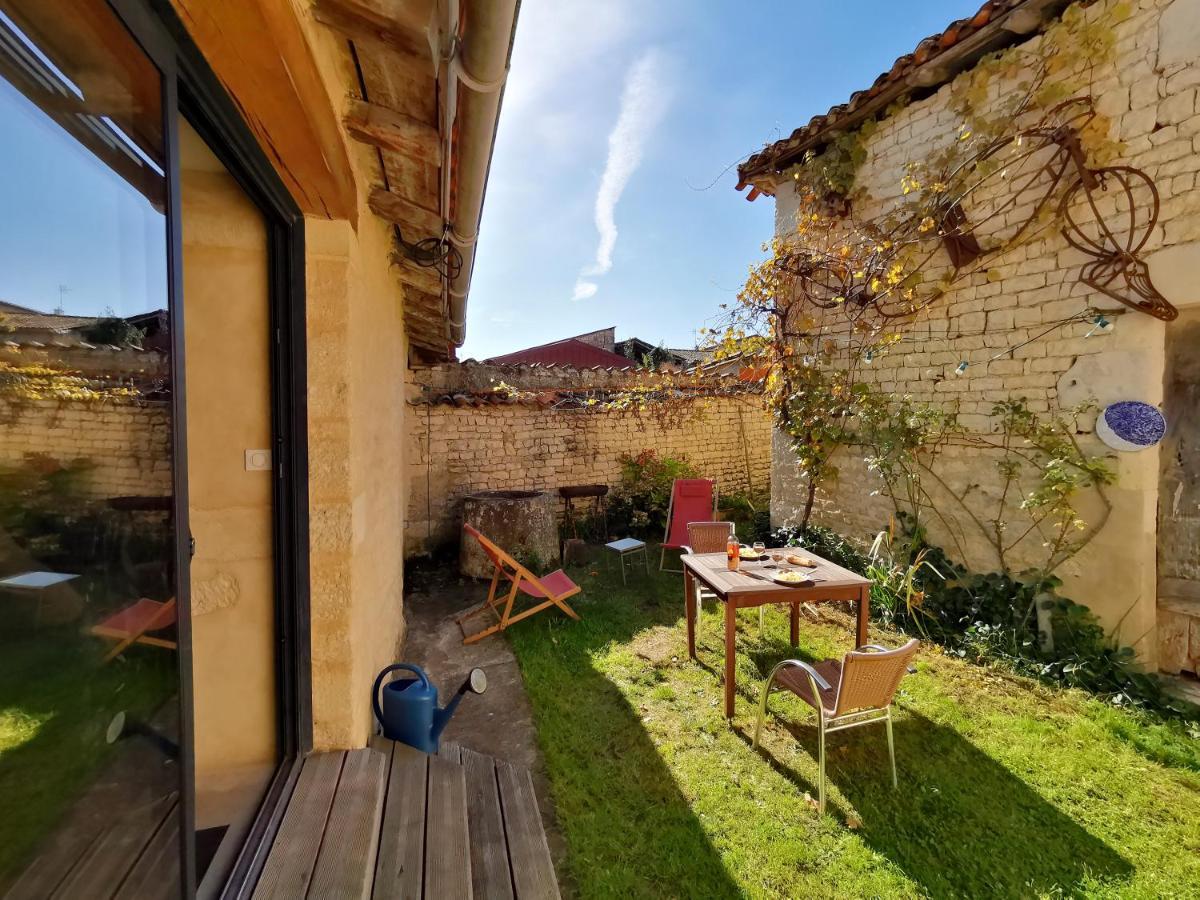 La Maison De Thomas Saint-Amant-de-Boixe Εξωτερικό φωτογραφία